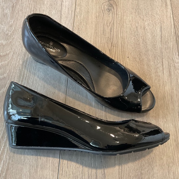 BANDOLINO Chandra Wedge Pump Black Size 9.5 NWOT - Picture 1 of 8